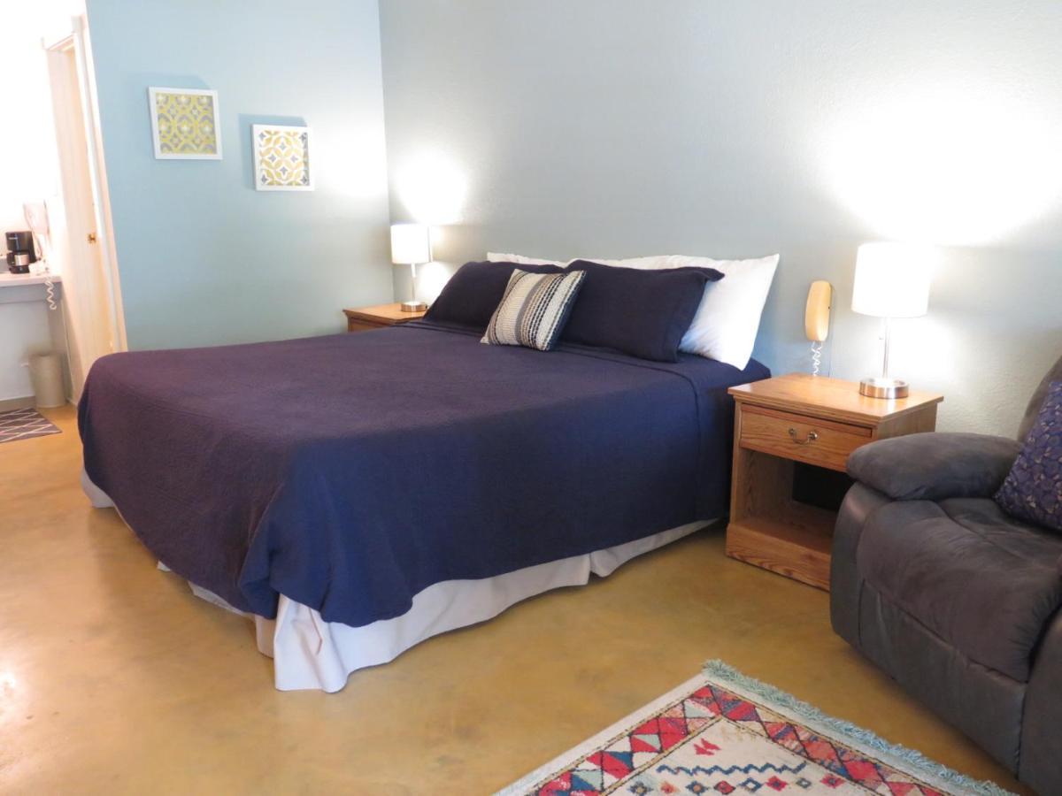 Wimberley Inn & Bar ภายนอก รูปภาพ