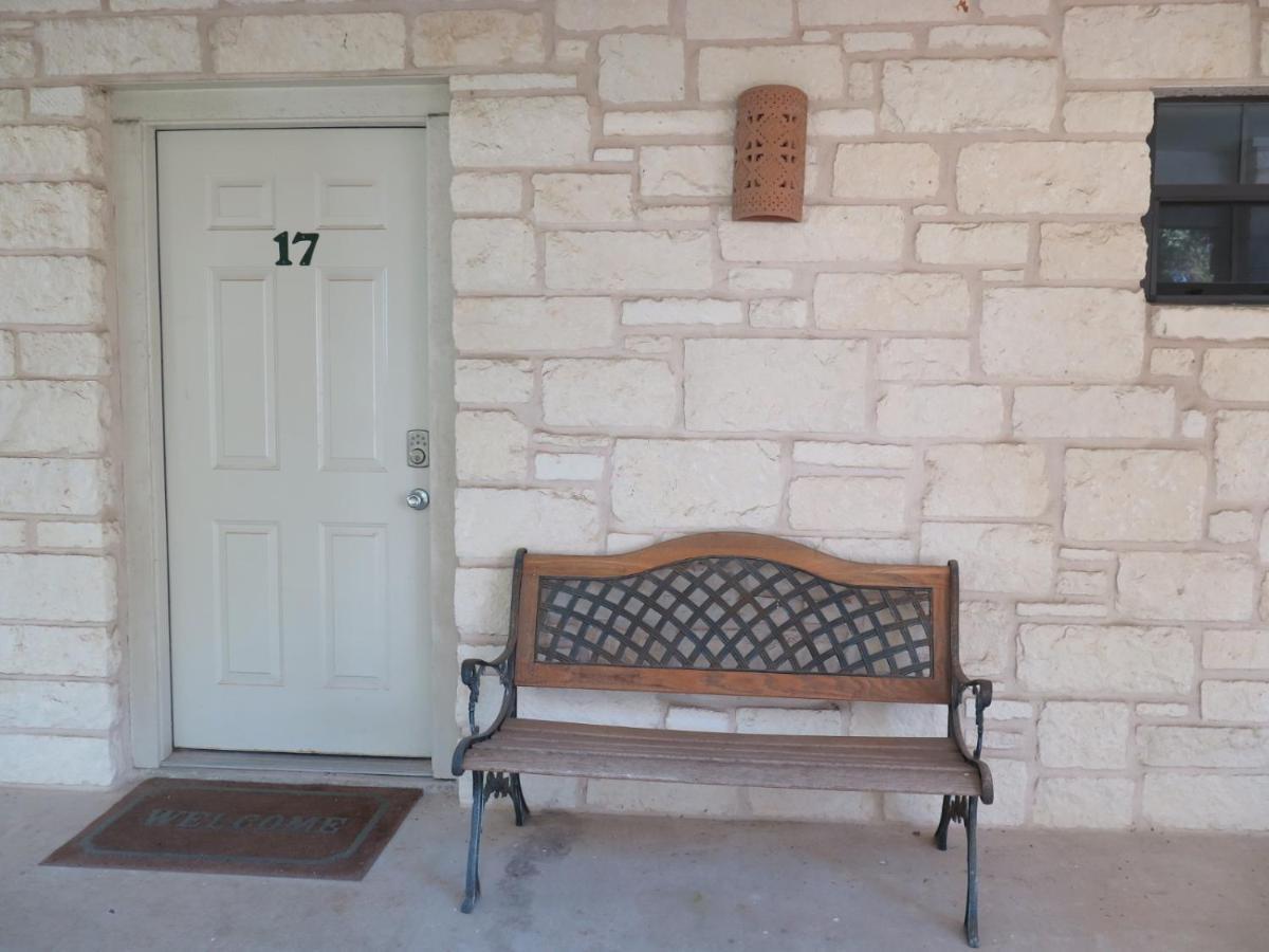 Wimberley Inn & Bar ภายนอก รูปภาพ
