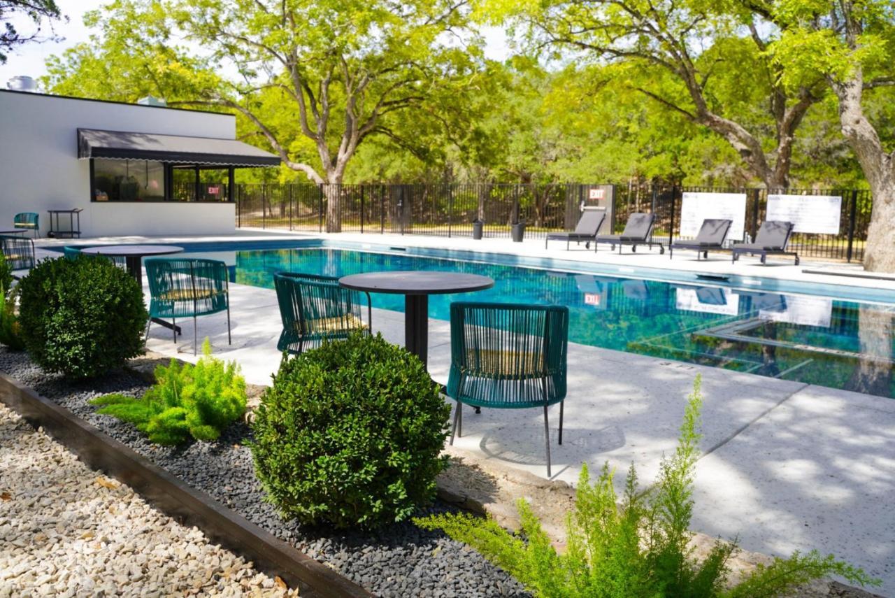 Wimberley Inn & Bar ภายนอก รูปภาพ